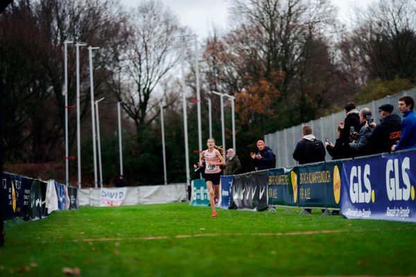 Julia Ehrle (LG farbtex Nordschwarzwald) im Lauf L03 - Weibliche Jugend U20 bei den Deutschen Meisterschaften im Crosslauf auf dem Sportgelände Bürgerpark Nord am 29.11.2025 in Darmstadt