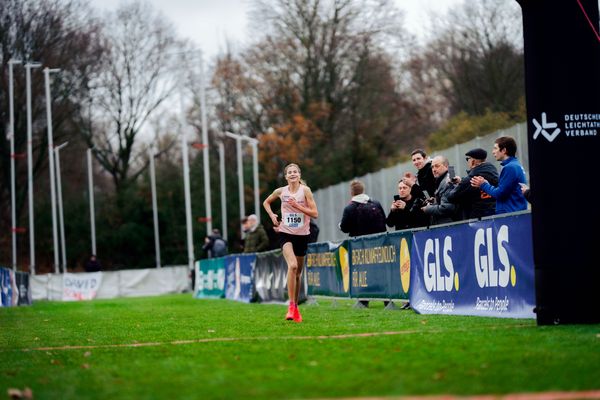 Julia Ehrle (LG farbtex Nordschwarzwald) im Lauf L03 - Weibliche Jugend U20 bei den Deutschen Meisterschaften im Crosslauf auf dem Sportgelände Bürgerpark Nord am 29.11.2025 in Darmstadt