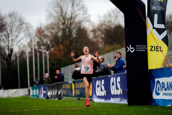 Julia Ehrle (LG farbtex Nordschwarzwald) im Lauf L03 - Weibliche Jugend U20 bei den Deutschen Meisterschaften im Crosslauf auf dem Sportgelände Bürgerpark Nord am 29.11.2025 in Darmstadt