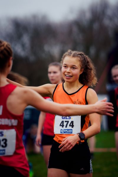 Carolin Kroll (Laufteam Kassel) im Lauf L03 - Weibliche Jugend U20 bei den Deutschen Meisterschaften im Crosslauf auf dem Sportgelände Bürgerpark Nord am 29.11.2025 in Darmstadt