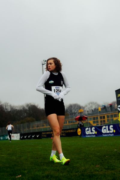 Alina Reh (SSV Ulm 1846) im Lauf L09 - Frauen, U23 Langstrecke bei den Deutschen Meisterschaften im Crosslauf auf dem Sportgelände Bürgerpark Nord am 30.11.2025 in Darmstadt