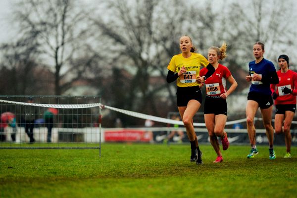 Carolin Hinrichs (VfL Löningen) im Lauf L09 - Frauen, U23 Langstrecke bei den Deutschen Meisterschaften im Crosslauf auf dem Sportgelände Bürgerpark Nord am 30.11.2025 in Darmstadt