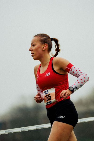 Sophie Hinrichs (TSV Bayer 04 Leverkusen) im Lauf L09 - Frauen, U23 Langstrecke bei den Deutschen Meisterschaften im Crosslauf auf dem Sportgelände Bürgerpark Nord am 30.11.2025 in Darmstadt