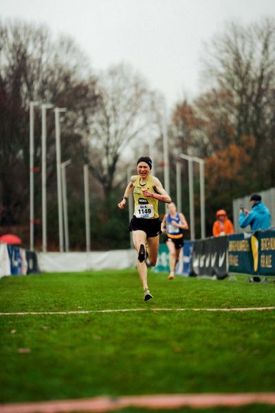 Elena Burkard (LG farbtex Nordschwarzwald) im Lauf L09 - Frauen, U23 Langstrecke bei den Deutschen Meisterschaften im Crosslauf auf dem Sportgelände Bürgerpark Nord am 30.11.2025 in Darmstadt