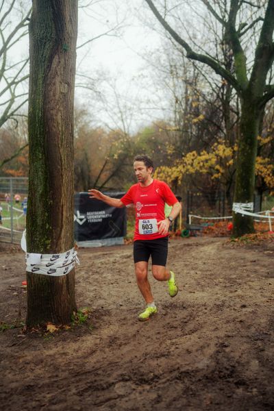 Joseph Katib (LG Braunschweig) im Lauf L10 - Männer, U23 Langstrecke bei den Deutschen Meisterschaften im Crosslauf auf dem Sportgelände Bürgerpark Nord am 30.11.2025 in Darmstadt