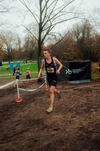 Jakob Dieterich (Frankfurt Athletics) im Lauf L10 - Männer, U23 Langstrecke bei den Deutschen Meisterschaften im Crosslauf auf dem Sportgelände Bürgerpark Nord am 30.11.2025 in Darmstadt