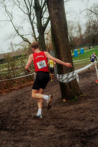 Linus Vennemann (LG Osnabrück) im Lauf L10 - Männer, U23 Langstrecke bei den Deutschen Meisterschaften im Crosslauf auf dem Sportgelände Bürgerpark Nord am 30.11.2025 in Darmstadt