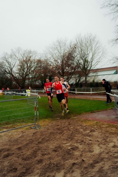 Jonas Humke (TSV Bayer 04 Leverkusen), Felix Nadeborn (Turnerbund Hamburg Eilbeck) im Lauf L10 - Männer, U23 Langstrecke bei den Deutschen Meisterschaften im Crosslauf auf dem Sportgelände Bürgerpark Nord am 30.11.2025 in Darmstadt