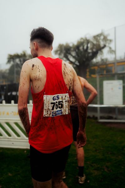 Max Nores (TSV Bayer 04 Leverkusen) im Lauf L10 - Männer, U23 Langstrecke bei den Deutschen Meisterschaften im Crosslauf auf dem Sportgelände Bürgerpark Nord am 30.11.2025 in Darmstadt