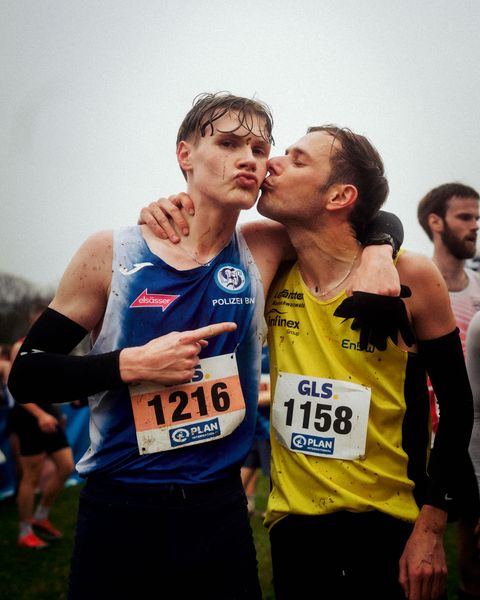 Kurt Lauer (VfL Sindelfingen), Henri Hansert (LG farbtex Nordschwarzwald) im Lauf L10 - Männer, U23 Langstrecke bei den Deutschen Meisterschaften im Crosslauf auf dem Sportgelände Bürgerpark Nord am 30.11.2025 in Darmstadt