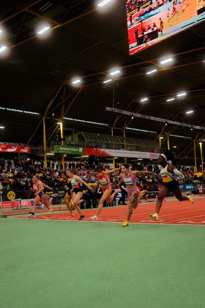 Sophia Junk (LG Rhein-Wied), Rebekka Haase (Sprintteam Wetzlar), Ewa Swoboda (Polen), Mabel Akande (Großbritannien) am 08.02.2026 beim Sparkassen Indoor Meeting in der Helmut-Körnig-Halle in Dortmund