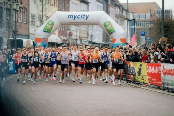 Marcel Bräutigam (GutsMuths- Rennsteiglaufverein), Hendrik Pfeiffer (Düsseldorf Athletics), Nils Voigt (TV Wattenscheid 01), Maximilian Thorwirth (LAV Stadtwerke Tübingen), Johannes Motschmann (SCC Berlin), Sebastian Hendel (SCC Berlin), Jonas Hoffmann (SG Wenden), Florian Bremm (Franconia Athletics), Velten Schneider (VfL Sindelfingen), Niklas Buchholz (Franconia Athletics), Julian Großkopf (LAZ Ludwigsburg) am 08.03.2026 bei den Deutschen Meisterschaften 10 km Straße in Uelzen