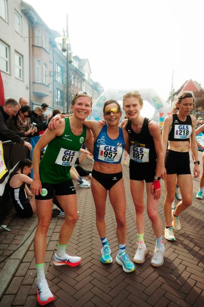 Katharina Stark (VfL Wolfsburg), Sabrina Mockenhaupt-Gregor (Tomerdinger LV), Jillian Uhlenbrock (LSF Münster) am 08.03.2026 bei den Deutschen Meisterschaften 10 km Straße in Uelzen