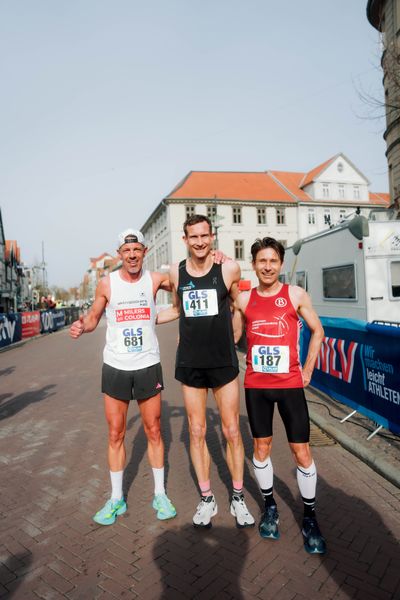 Markus Mey (Milers Colonia 2020), Matthias Weippert (TC Fiko Rostock), Carsten Hülss (ATS Buntentor Bremen) am 08.03.2026 bei den Deutschen Meisterschaften 10 km Straße in Uelzen
