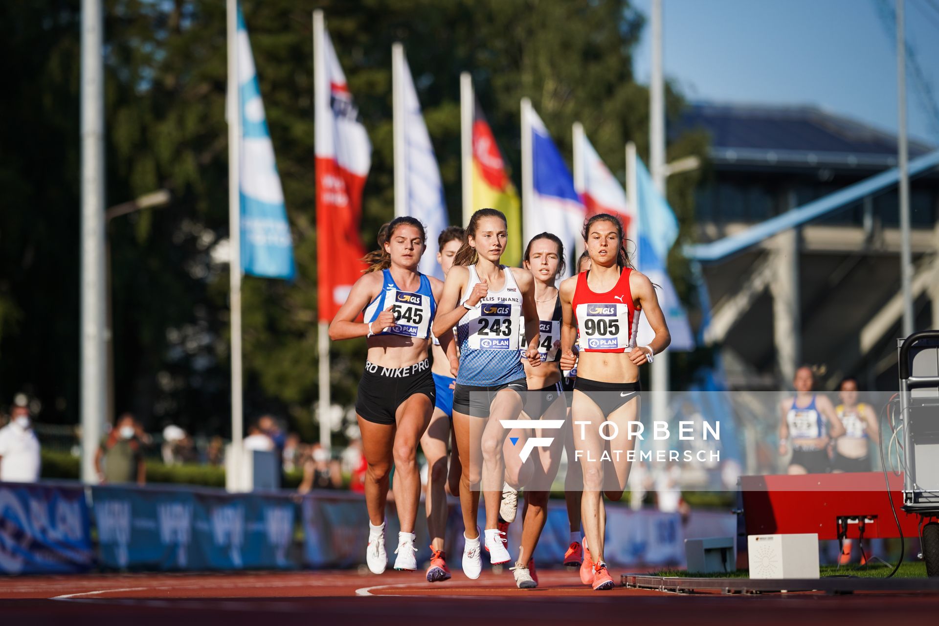 Emma Heckel (LG TELIS FINANZ Regensburg), Anneke Vortmeier (ASV Duisburg) und Johanna Pulte (SG Wenden) am 30.07.2021 waehrend den deutschen Leichtathletik-Jugendmeisterschaften 2021 in Rostock
