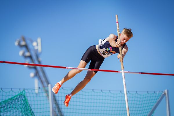 Lennart Petri (USC Mainz) beim Stabhochsprung ;Deutsche Leichtathletik-Mehrkampfmeisterschaften (Tag 1) am 21.08.2020 in Vaterstetten (Bayern)