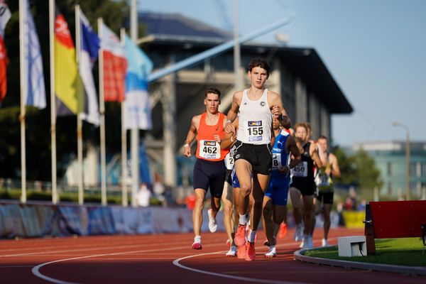 Theodor Schucht (SCC Berlin), Felix Ebel (Emder Laufgemeinschaft) ueber 5000m am 30.07.2021 waehrend den deutschen Leichtathletik-Jugendmeisterschaften 2021 in Rostock