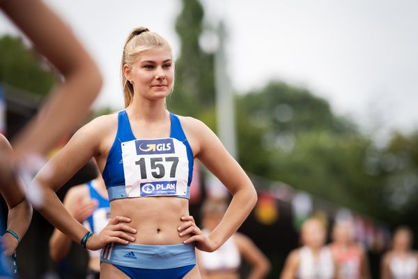 Lara Siemer (Rukeli Trollmann e. V.) beim 800m Start am 21.08.2021 bei den Deutschen Meisterschaften Mehrkampf im Auestadion in Wesel (Tag 2)