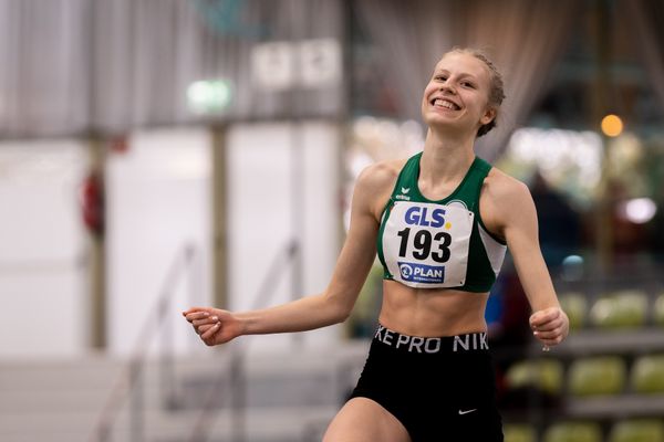 Johanna Goering (SV Salamander Kornwestheim) im Hochsprung am 20.02.2022 waehrend der Deutschen Jugend-Hallenmeisterschaften U20 im Glaspalast in Sindelfingen