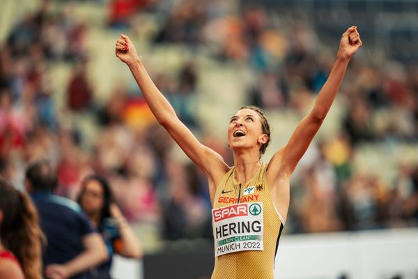 Christina Hering (GER) freut sich ueber den Finaleinzug ueber 800m am 19.08.2022 bei den Leichtathletik-Europameisterschaften in Muenchen