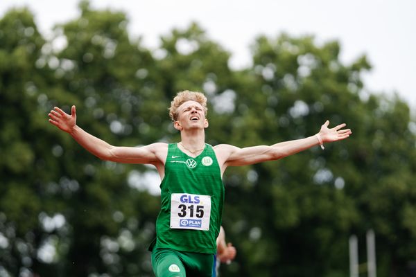 Louis Quarata (VfL Wolfsburg) gewinnt im 400m Finale am 02.07.2023 waehrend den deutschen U23 Leichtathletik-Meisterschaften im Jahnstadion in Göttingen